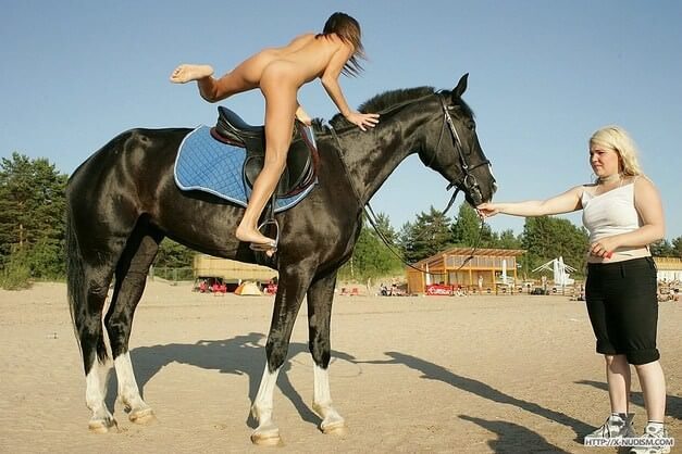 Ride on horseback - Lightheartedness and ease are characteristic features of the practice of nudism and naturism