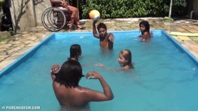 Oceanic Backyard Noon # 1 Full HD - A naturist strives for inner harmony and emotional balance