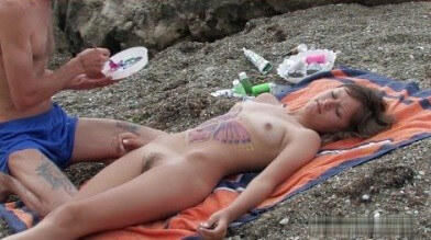 Naked body art on the beach Full HD video - Naturism teaches us to accept ourselves and others without embarrassment