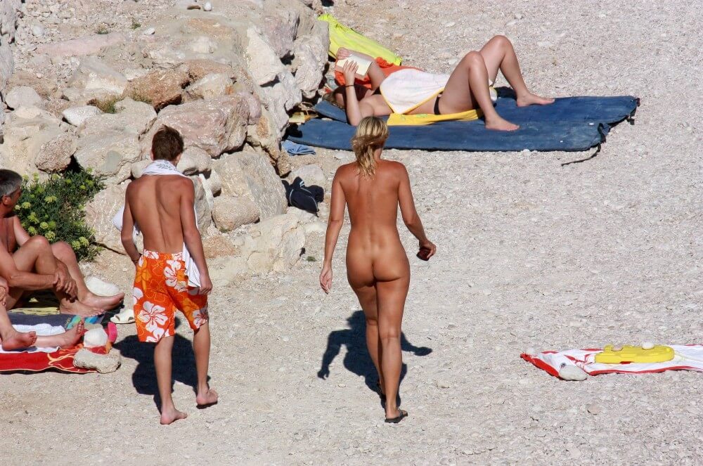 European Beach Entrance pics - Living in harmony and tranquility is the goal of naturists