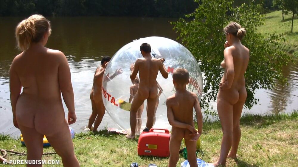 Aqua Nude Relaxation Full HD - Watching us naked in nature