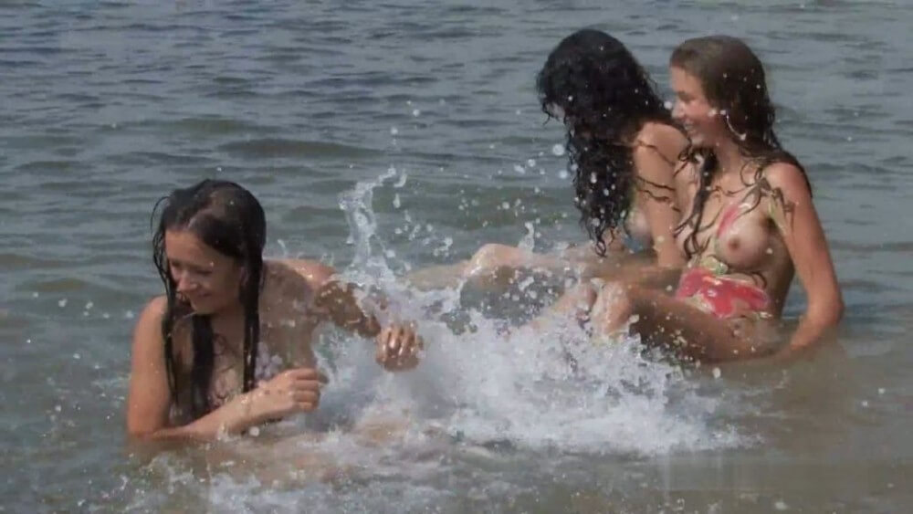 Body Art At Nudist Beach - World Naturist Federation