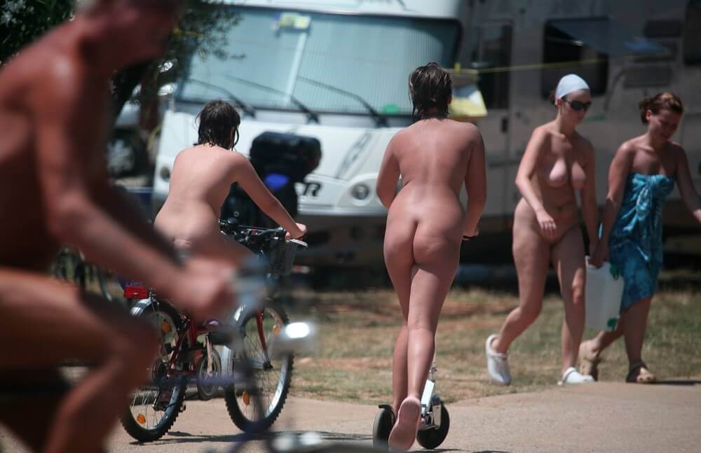 Park Misc Walks pics - Nudism teaches us to appreciate the present and be honest