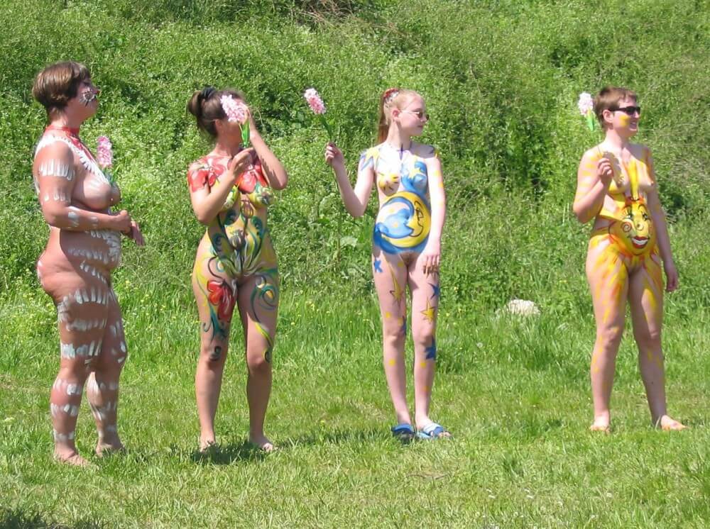 Family String-Apple Game Pics - Nudism and naturism bring you closer to nature