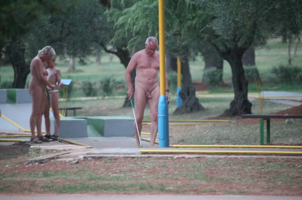 Mini-Golf Nude Participants pics - Nudists appreciate and love nature
