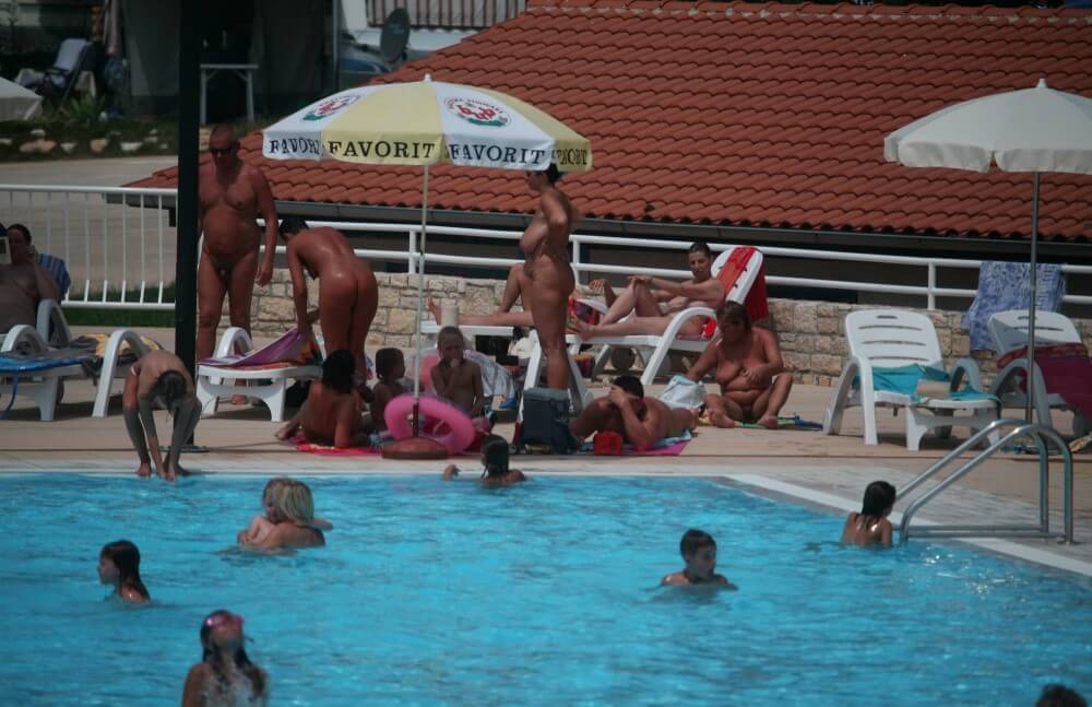 Naturist Pool Observation pics - Participation in nudism contributes to personal growth