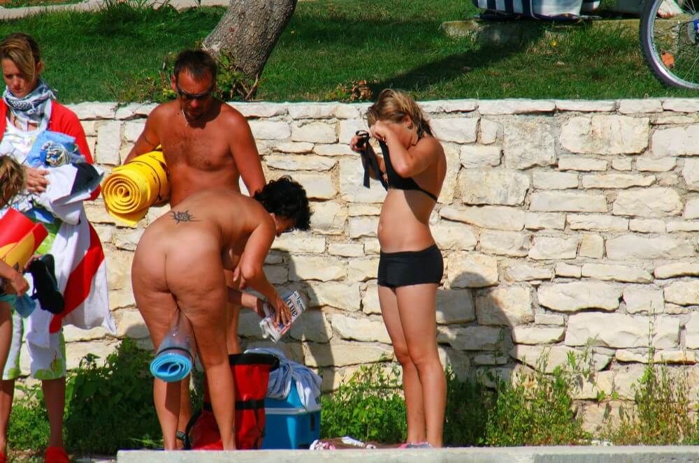 Ula FKK Sisters Day photo gallery - Lightheartedness and ease are characteristic features of the practice of nudism and naturism