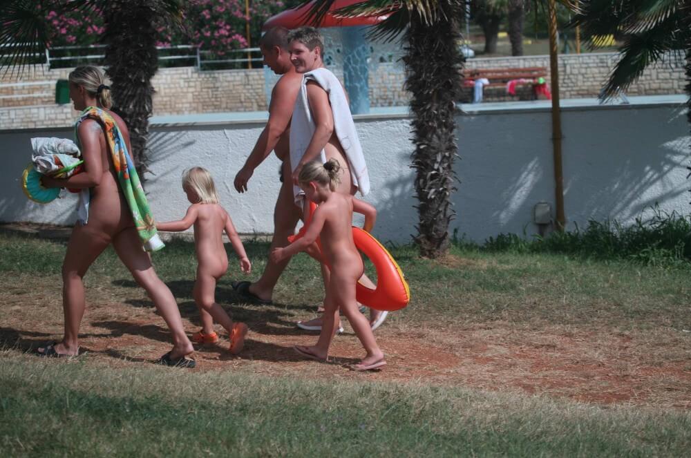 Naturist Family Movement pics - Nudism and naturism are a path to self-acceptance