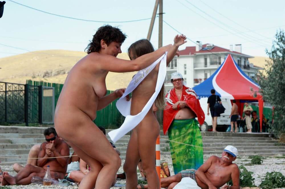 Presenting Mini Awards photos - Many naturists are members of Green parties or various environmental movements