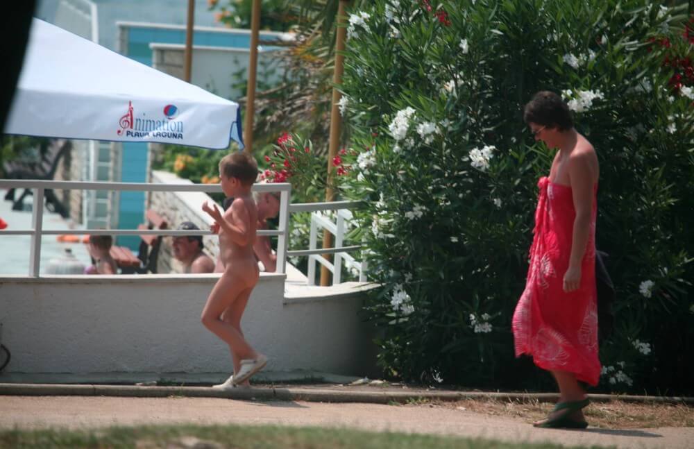 Naturist Pool Walkaround pics - Health is strengthened through naturism