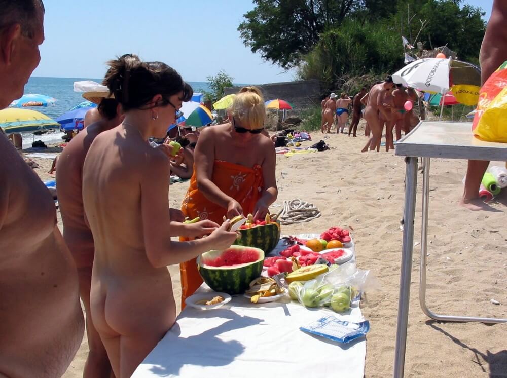 Bulgarian Nude Day Preps pics - Nudism knows no boundaries