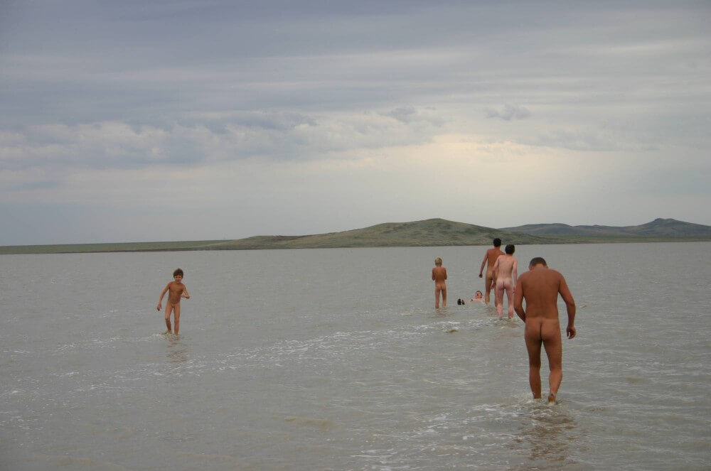 Black-Sea Body Mud Shots pics - It values honesty and sincerity in trusting the nudists around you
