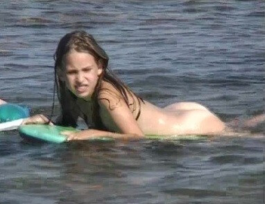 Naturistin: Julia and Hanna Am Meer - A well-known naturist center