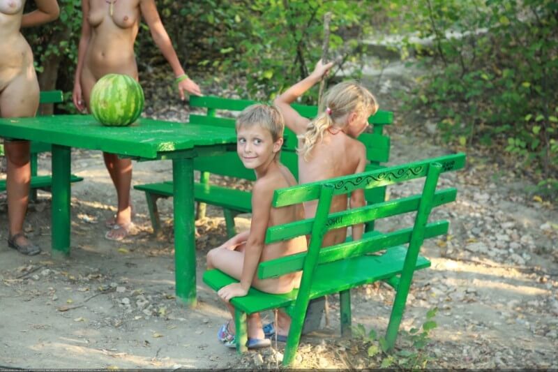 Naturists green picnic photos - Nudity fosters trust and honesty