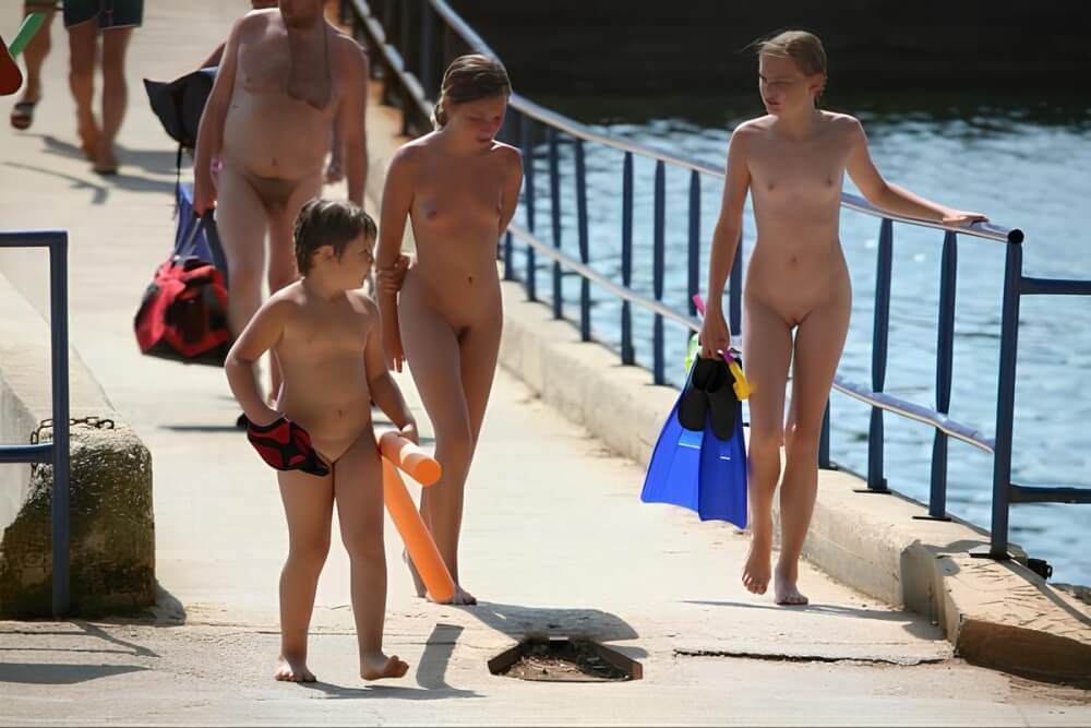 Naturism photo gallery # 11 - Nudist festivals are beautiful