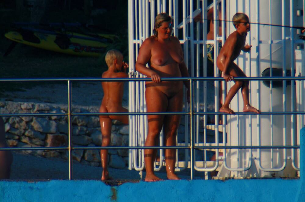 Uka FKK Water Play - Naturists live freely and naturally