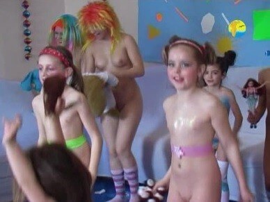 Naturism Freedom: Disco - Family nudism in its cultural context