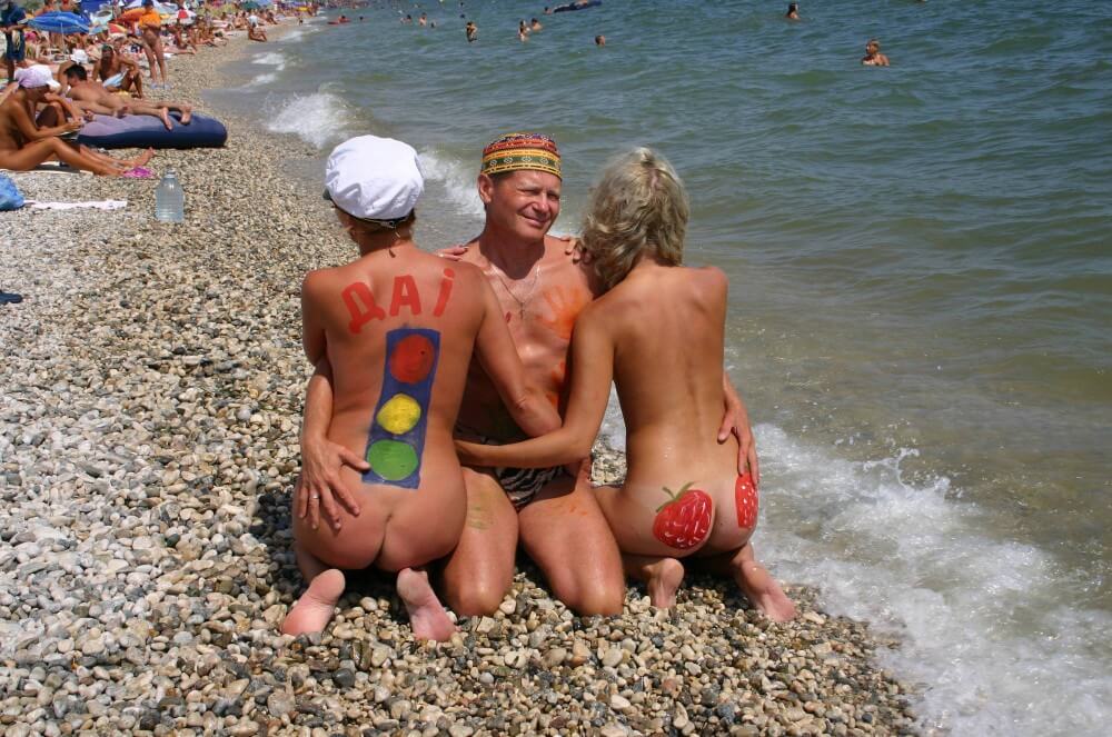 Bold Outdoor Nude Poses pics - One of the most striking examples of naturism