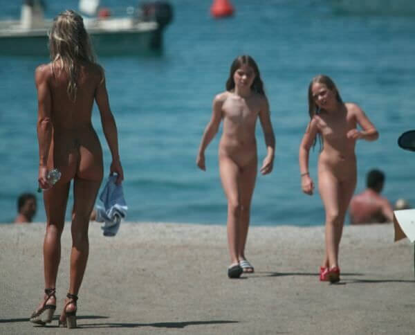 The nudism country photos - Many naked men and women