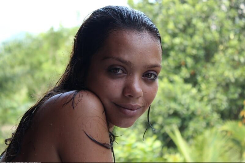 Tropical activities 1-25 gallery - Respect for differences is valued in the nudist movement