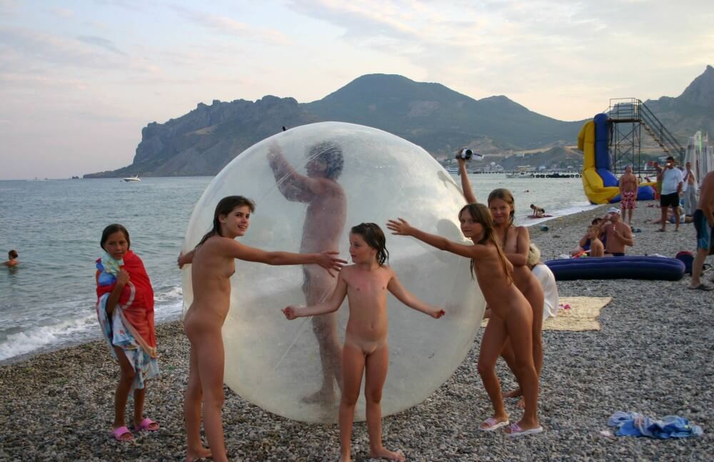 Pics Walk on the Beach Balloon - Naturalness requires openness