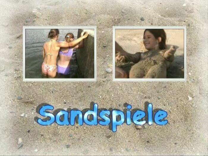 Naturistin: Sandspiele - The idea of being naked is good