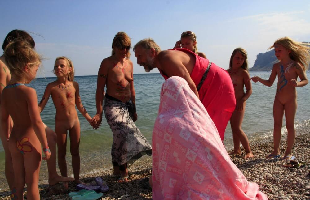 Water Drying Off pics - Naturism teaches us to appreciate the present and to be honest with ourselves and others