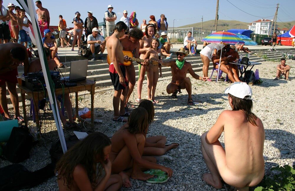 Nude Party By The Steps pics - Naturists value a simple life