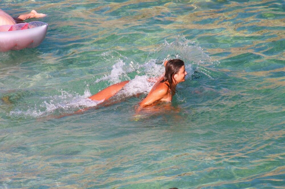Ula FKK Teen Shore Run pics - Nudity should be natural
