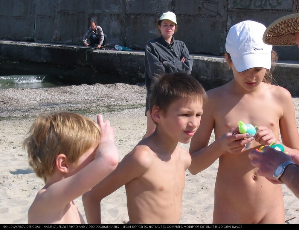 Premium Content # 28 - Nudism helps people overcome their insecurities