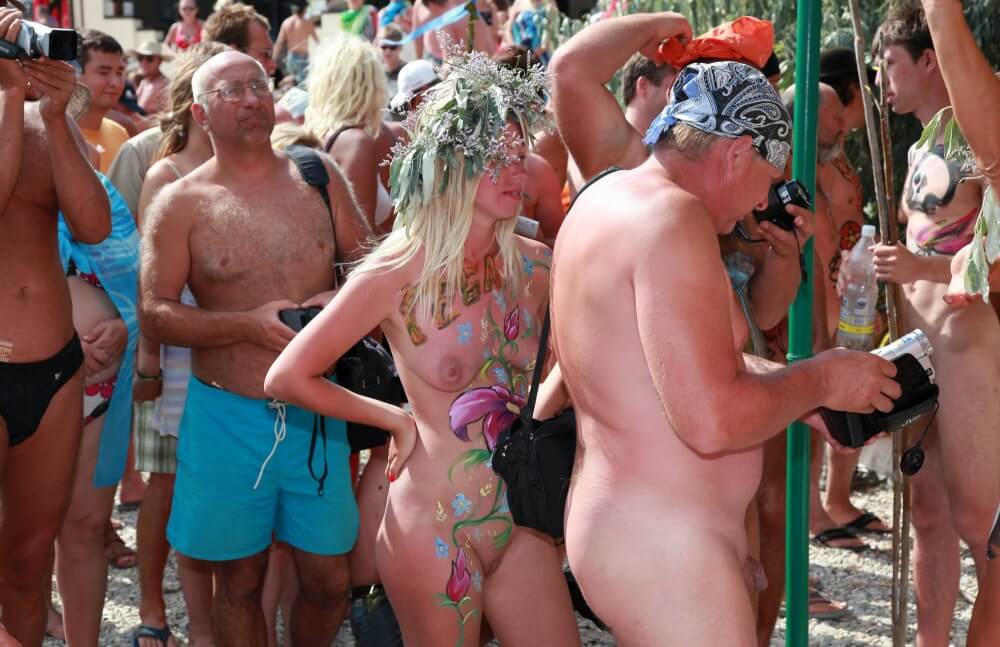 Neptune Painting Couple pics - Love for oneself and nature as the foundation of the naturist lifestyle