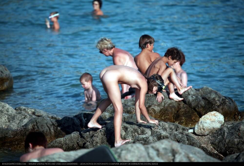 Summer day on the Black Sea photos - A person without clothes is closer to nature