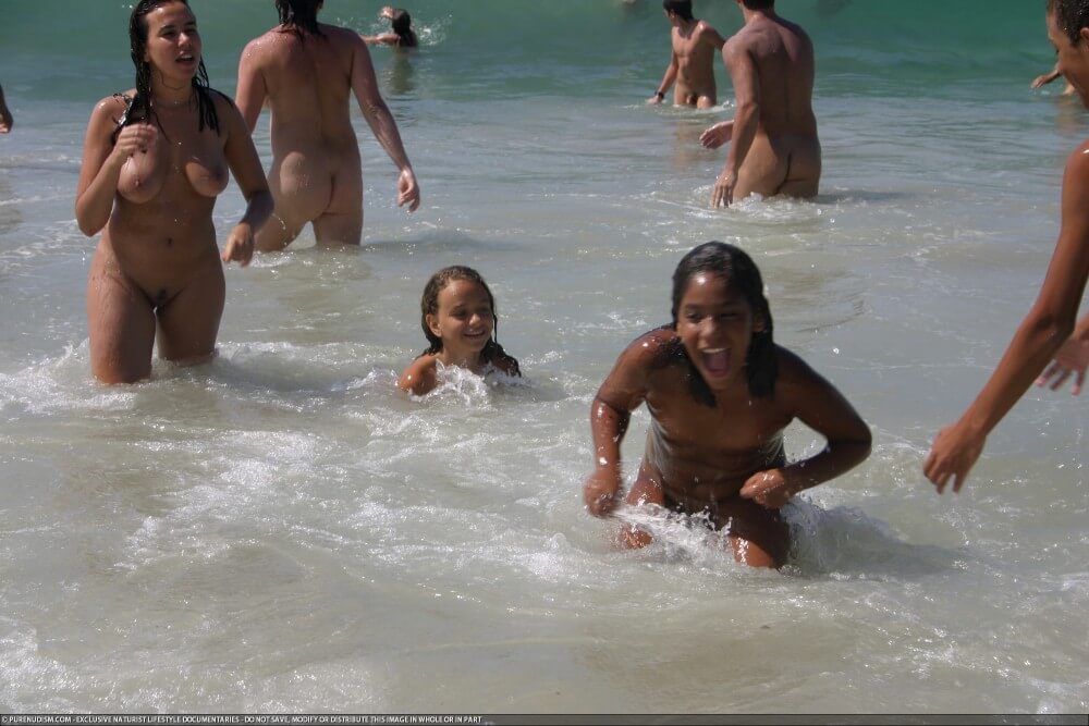 Brazil naturism photo set 4 - Nudism helps you get rid of insecurities and clothes