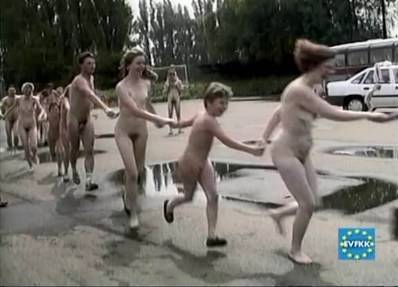 Helios Natura: Tutti-Frutti Nudie - Eurovid FKK - Nudity in naturism is not usually an end in itself